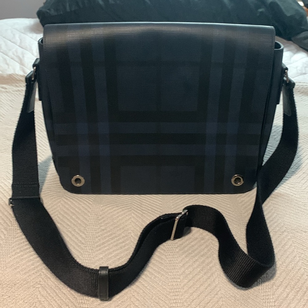 NWOT Burberry Navy/Black Plaid Bruno Messenger Bag - Picture 2 of 10